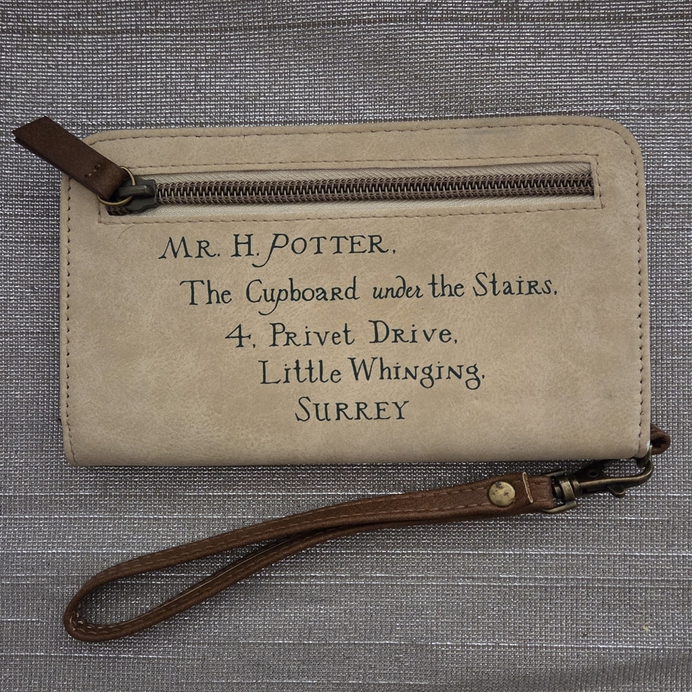 Harry Potter Hogwarts Letter Wristlet